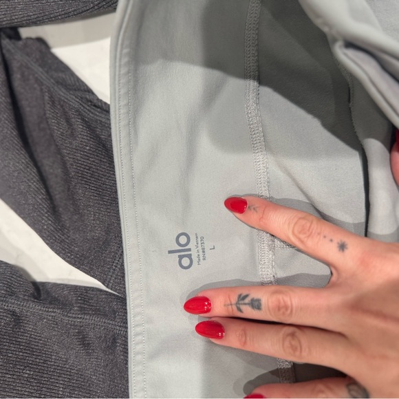 ALO Yoga Goddess Leggings size large gray - Picture 7 of 10